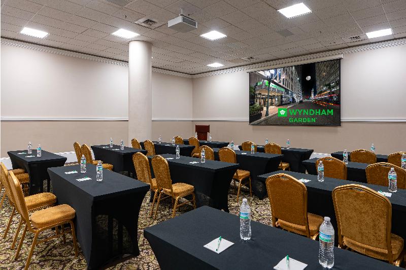 Wyndham Garden Hotel Baronne Plaza image