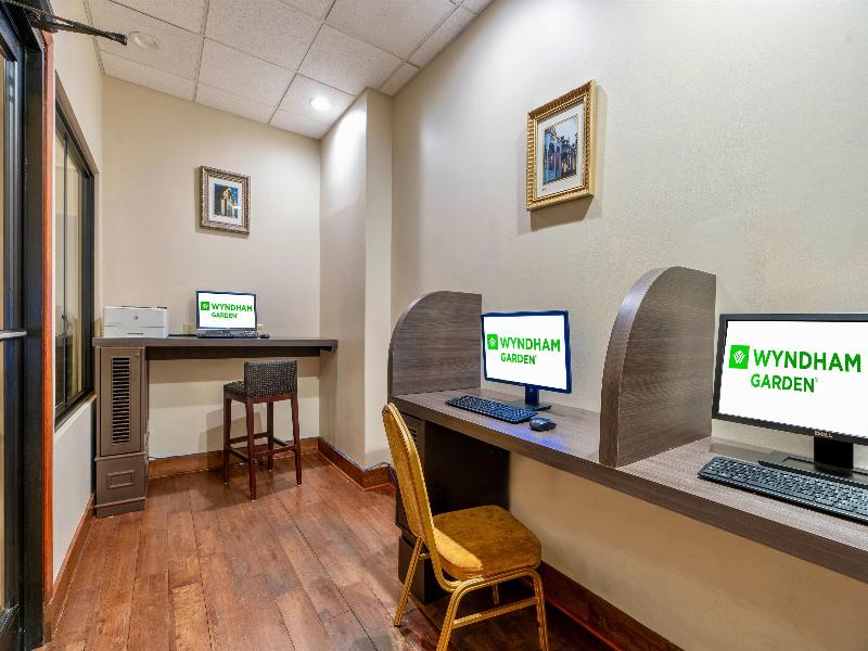 Wyndham Garden Hotel Baronne Plaza image