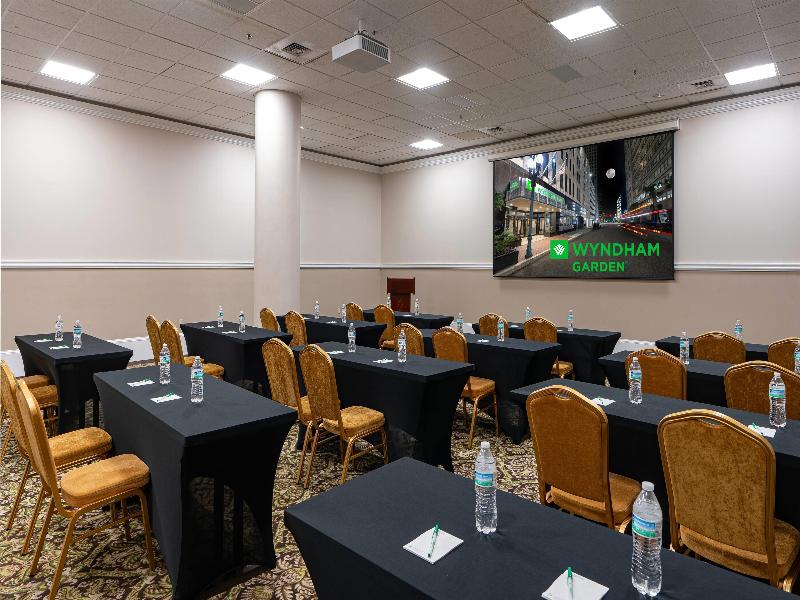 Wyndham Garden Hotel Baronne Plaza image