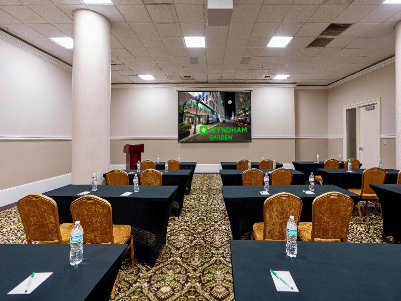 Wyndham Garden Hotel Baronne Plaza image