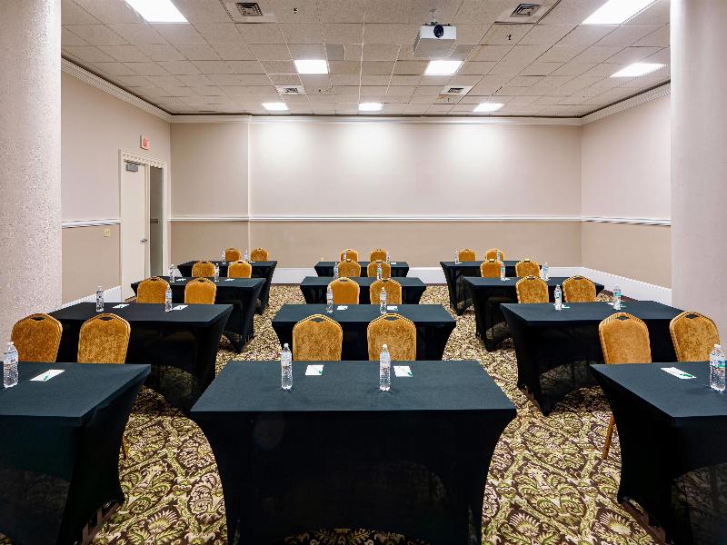 Wyndham Garden Hotel Baronne Plaza image