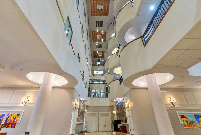 Wyndham Garden Hotel Baronne Plaza image