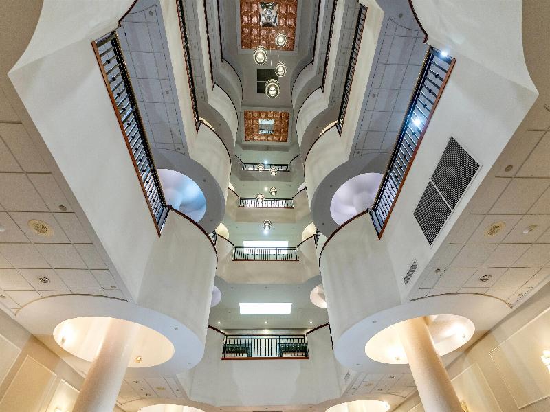 Wyndham Garden Hotel Baronne Plaza image
