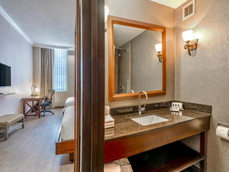 Wyndham Garden Hotel Baronne Plaza image