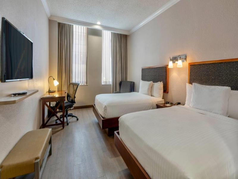 Wyndham Garden Hotel Baronne Plaza image