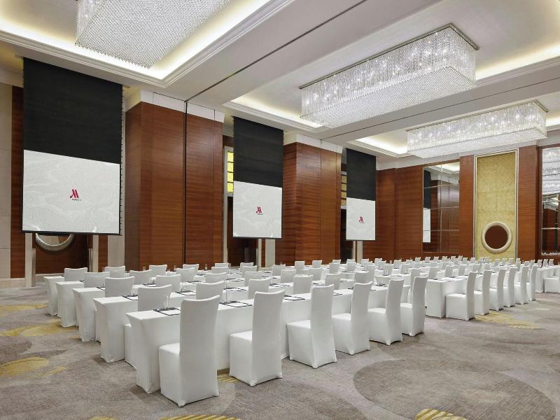 Shanghai Marriott Hotel City Centre image