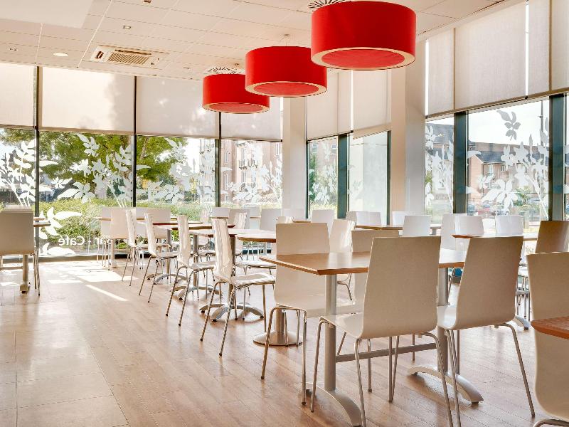 Travelodge Cardiff Atlantic Wharf image