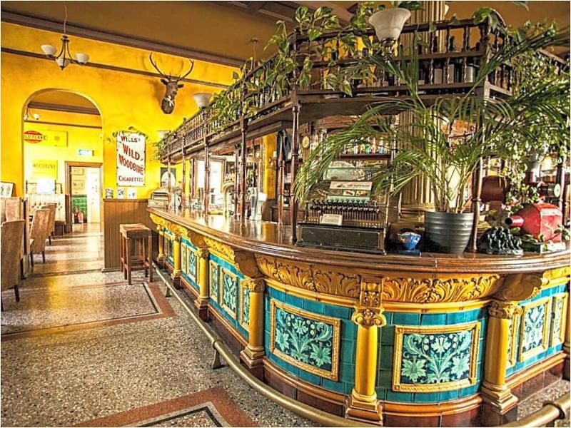 the waterloo hotel — general view