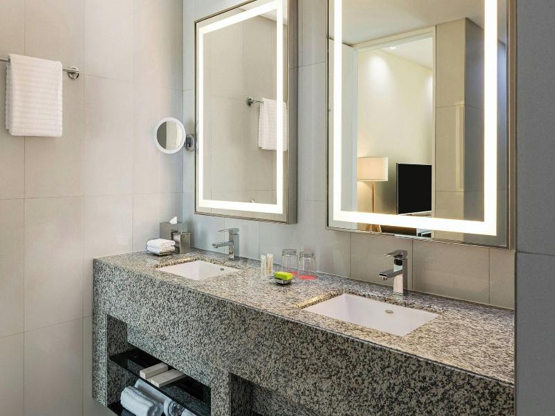 Le Meridien Hotel Bahrain City Centre image