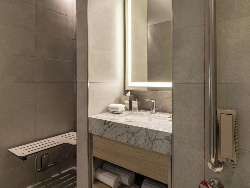 Le Meridien Hotel Bahrain City Centre image