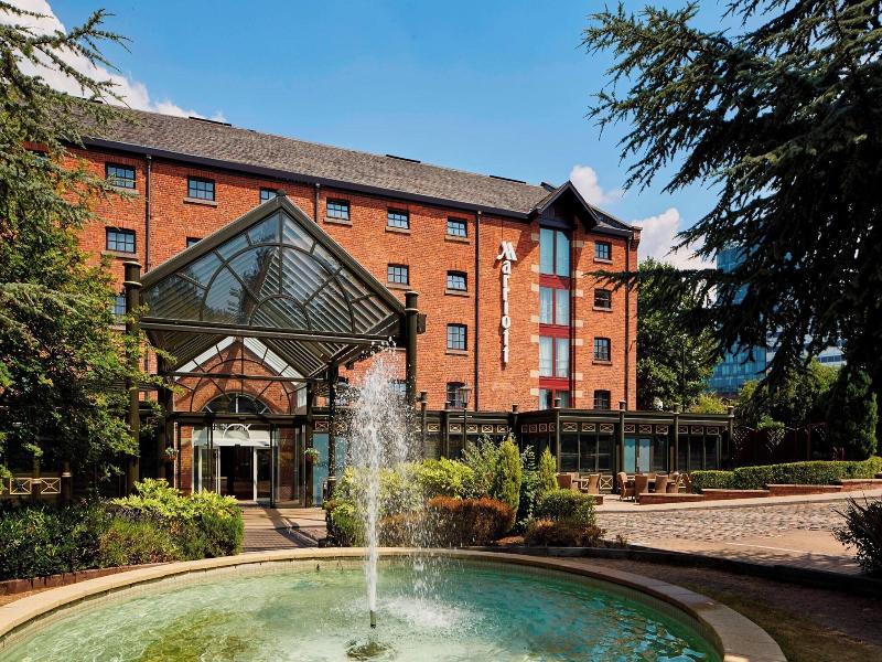 Marriott Victoria And Albert image