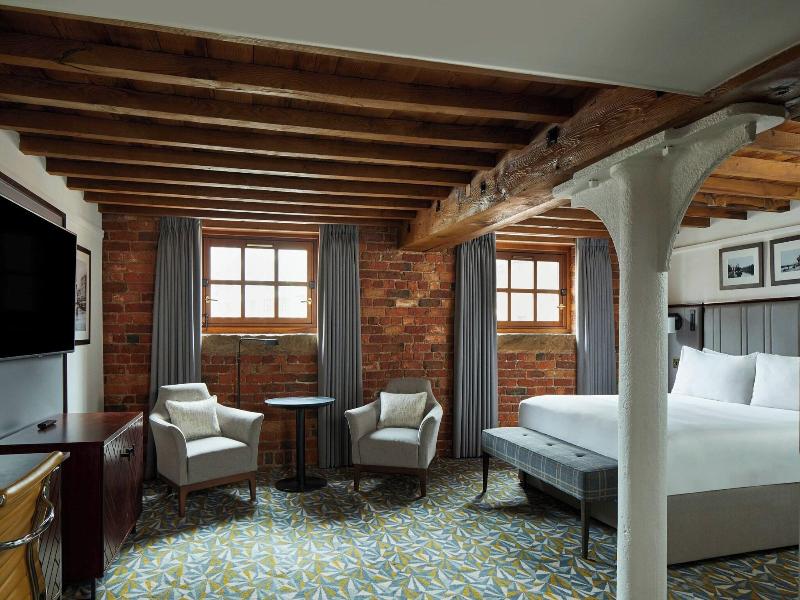 Marriott Victoria And Albert image