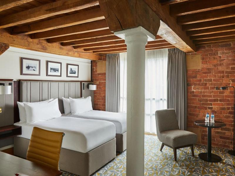Marriott Victoria And Albert image