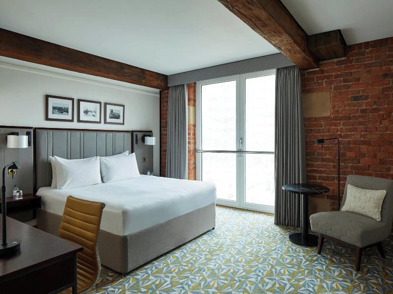 Marriott Victoria And Albert image