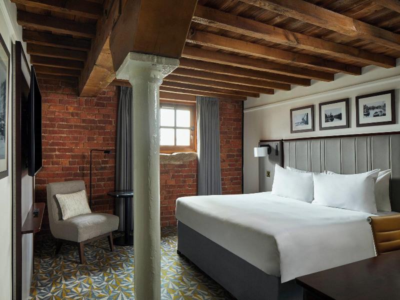 Marriott Victoria And Albert image
