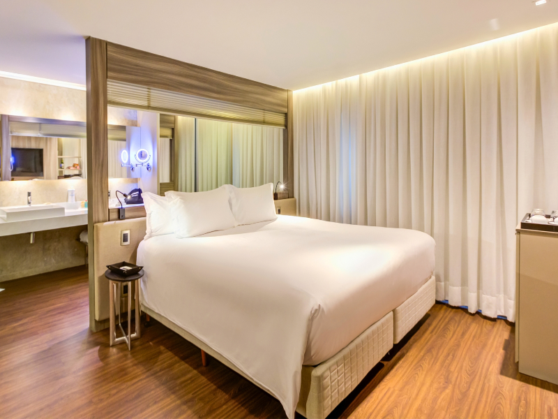 DOUBLE BUSINESS KING BED