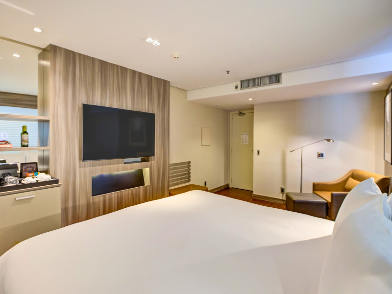 DOUBLE BUSINESS KING BED