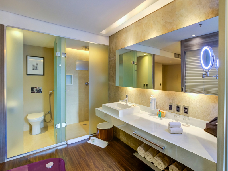 DOUBLE BUSINESS KING BED