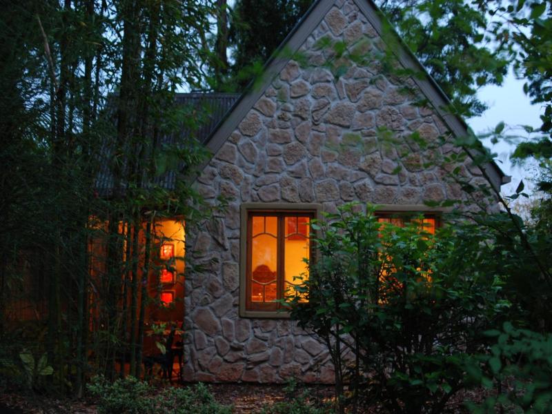 Witches Falls Cottages On Tamborine image