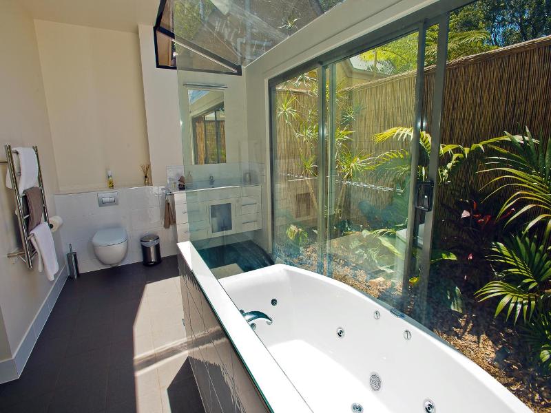 Witches Falls Cottages On Tamborine image