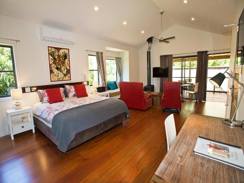 Witches Falls Cottages On Tamborine image