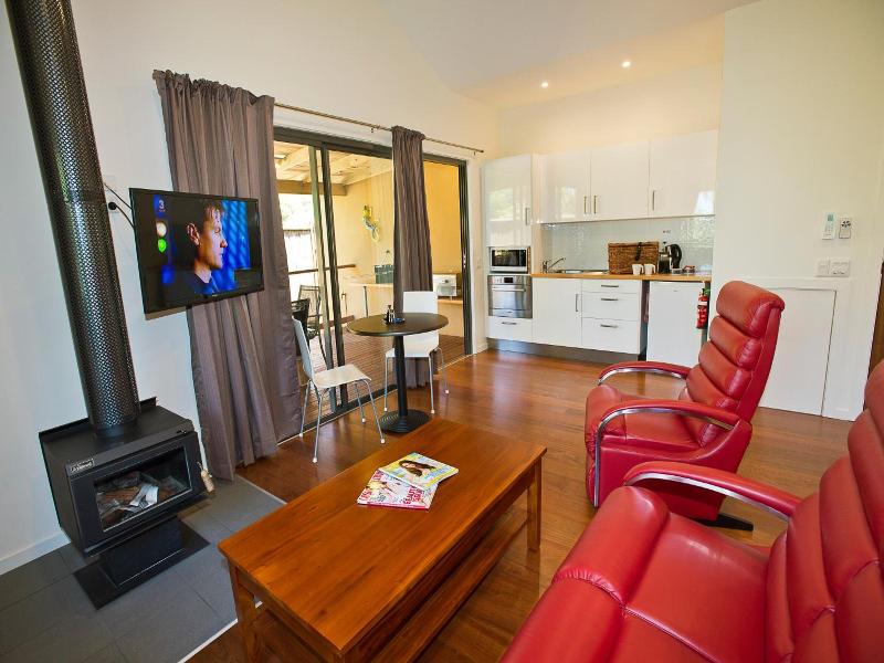 Witches Falls Cottages On Tamborine image