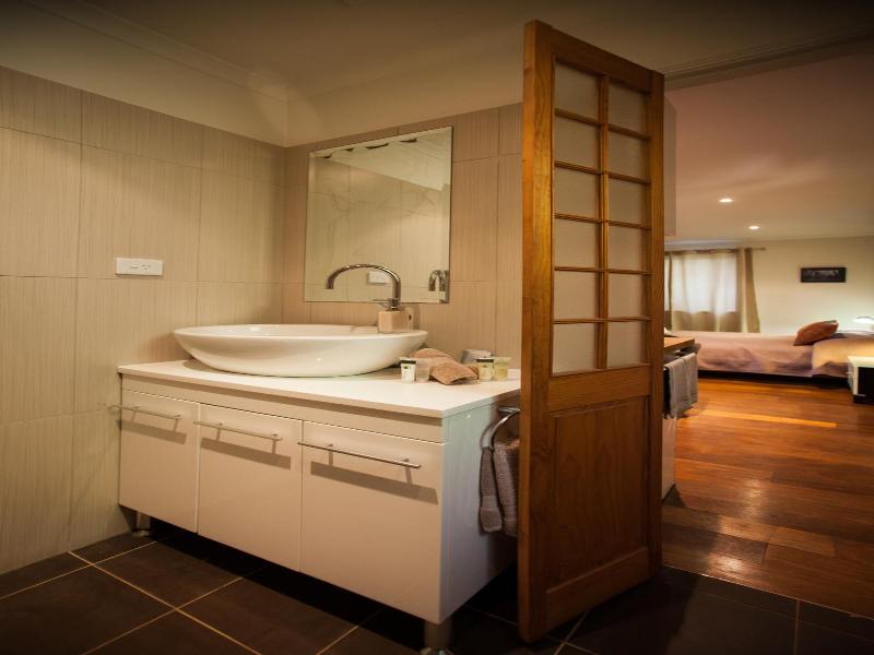 Witches Falls Cottages On Tamborine image