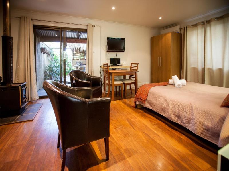 Witches Falls Cottages On Tamborine image