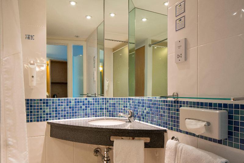 Holiday Inn Express Doncaster image