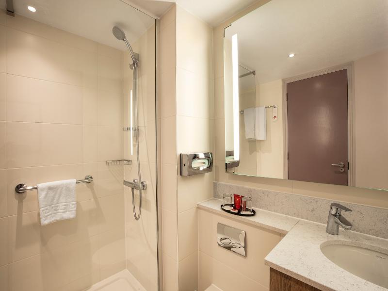 Leonardo Hotel London Heathrow image