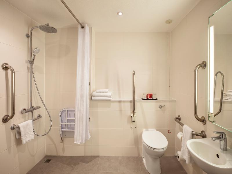 Leonardo Hotel London Heathrow image