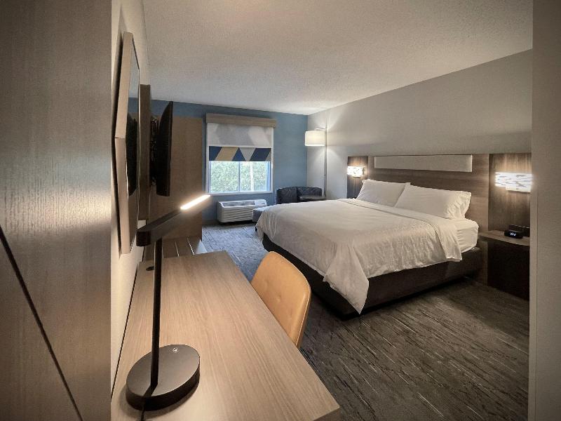 Holiday Inn Express & Suites Tampa-I-75 photo 18