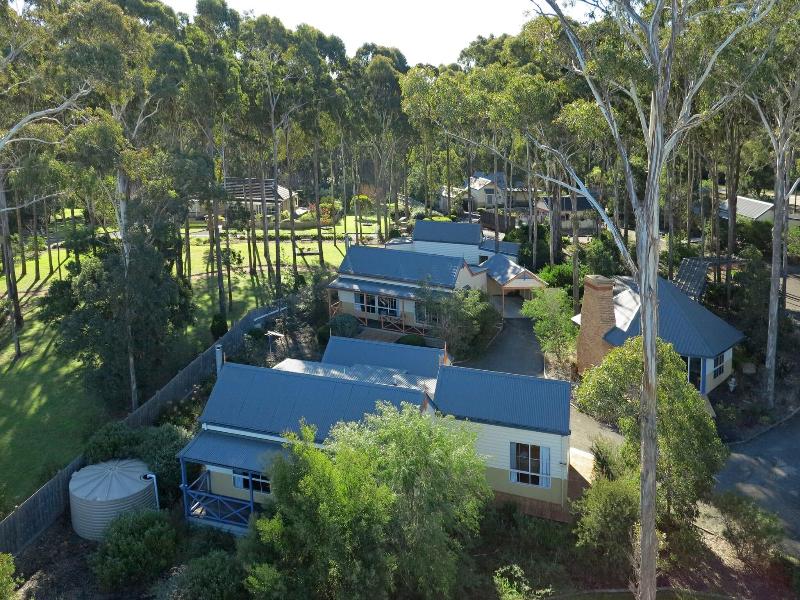 Lakes Entrance Waverley House Cottages