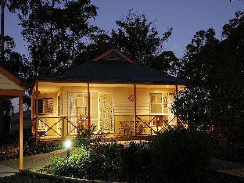 Lakes Entrance Waverley House Cottages