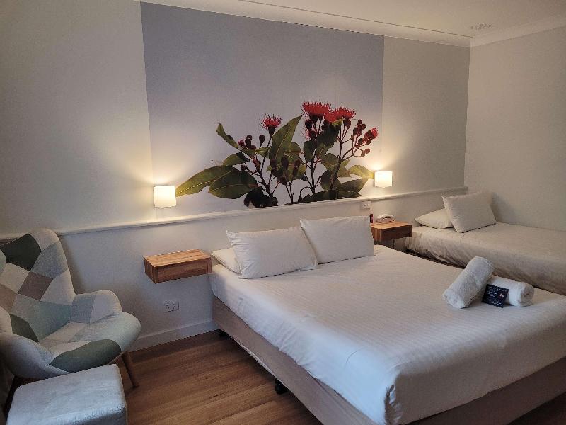 SureStay by Best Western The Clarence on Melville image