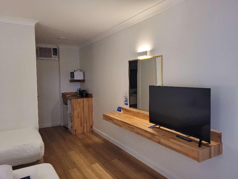 SureStay by Best Western The Clarence on Melville image