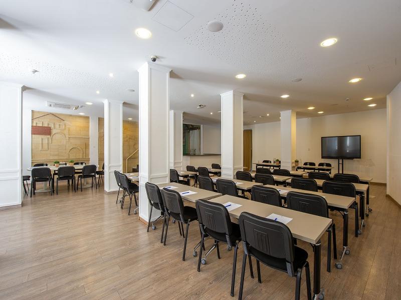 Centrum Hotel image