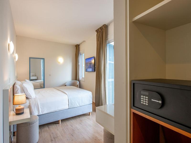 Centrum Hotel image