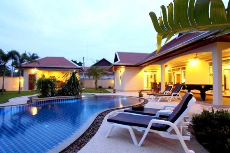 The Chase and Foxlea Executive Pool Villa