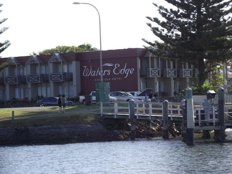 Waters Edge Port Macquarie Hotel
