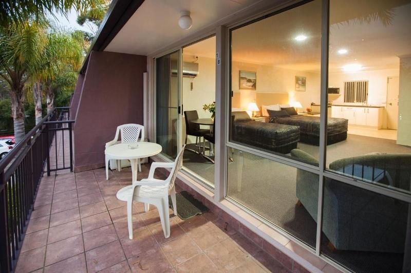 Fairway Motor Inn 5