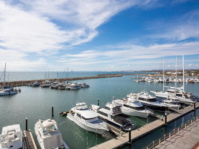 Mantra Geraldton