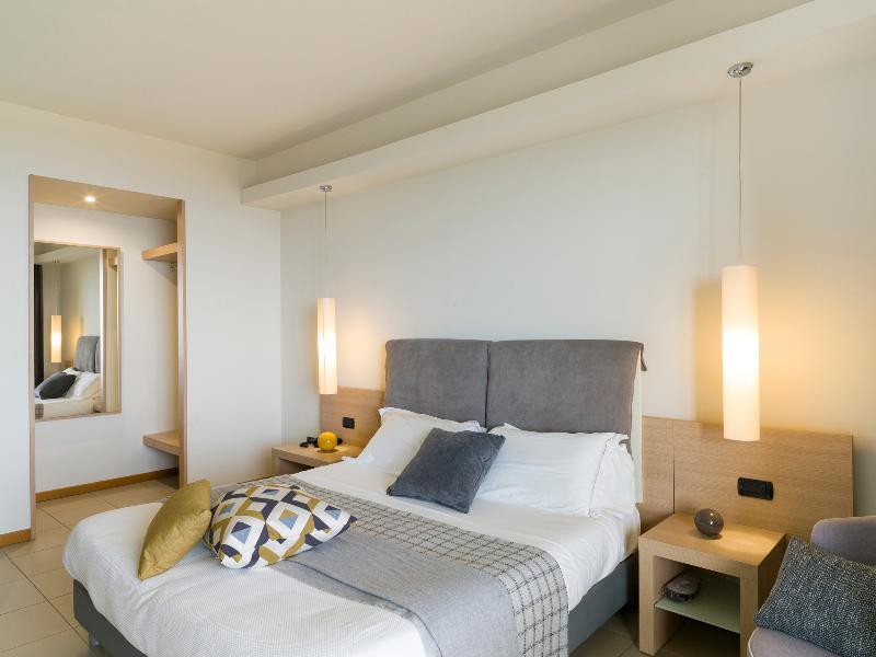 Esperia Palace Hotel & Resort Spa image