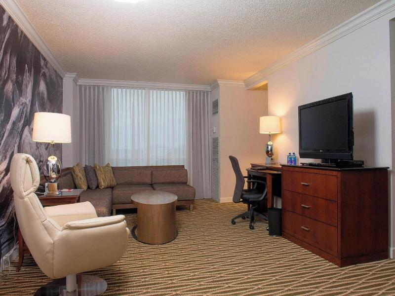 SUITE CLUB KING BED — photo 9