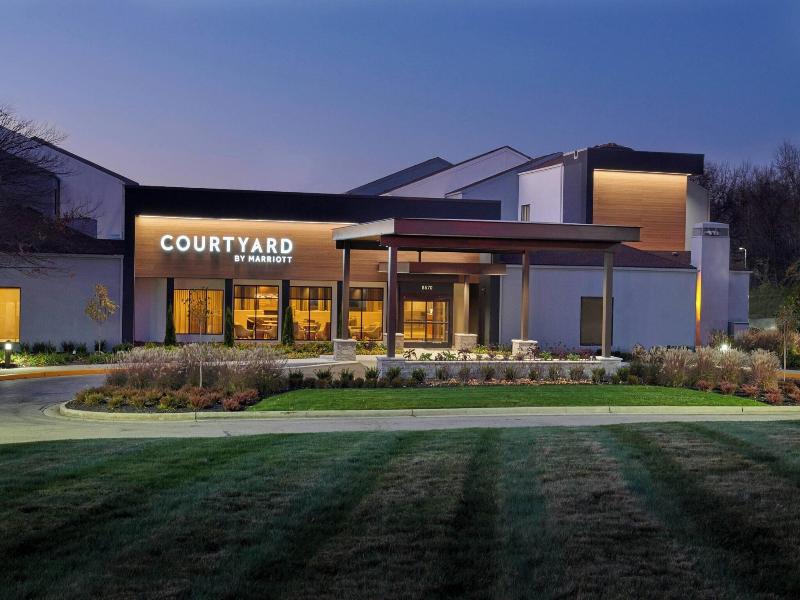Courtyard Indianapolis Castleton image