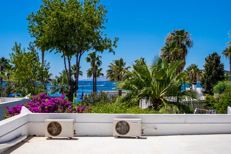 Nagi Beach Hotel image