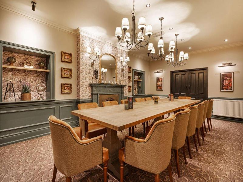 Wynnstay Hotel — restaurant