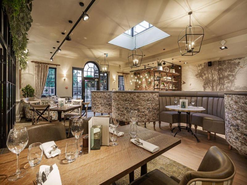 Wynnstay Hotel — restaurant