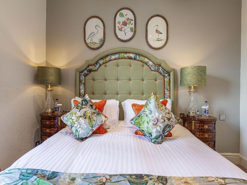 Wynnstay Hotel image