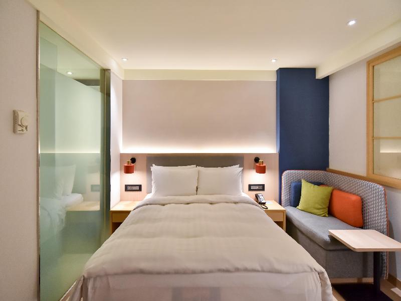 Holiday Inn Express Taipei Train Station image